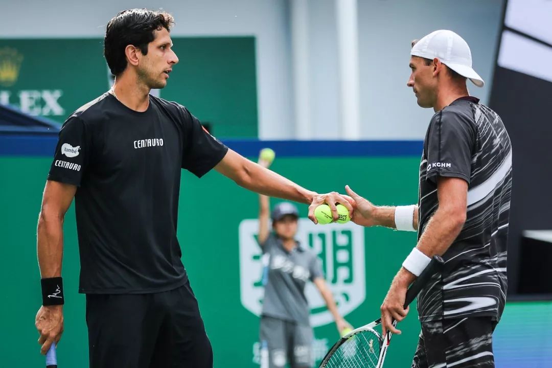 联赛巅峰对决！费德勒能否带领球队遭遇淘汰？的简单介绍