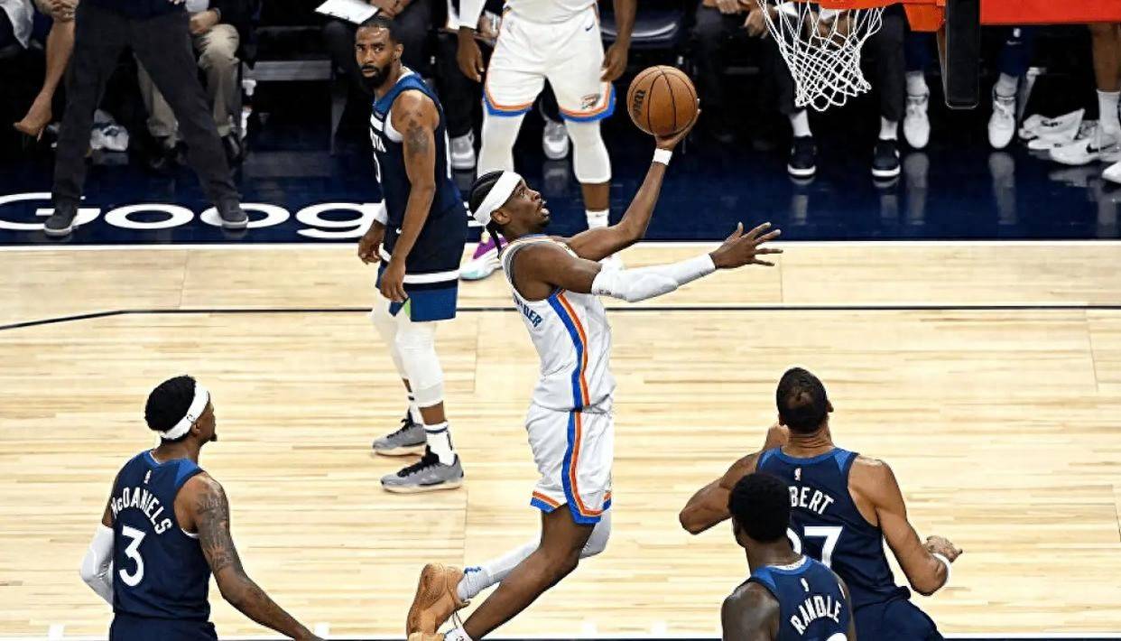 关于浓眉哥险胜西亚卡姆，冲击季后赛关键表现点燃全场！的信息