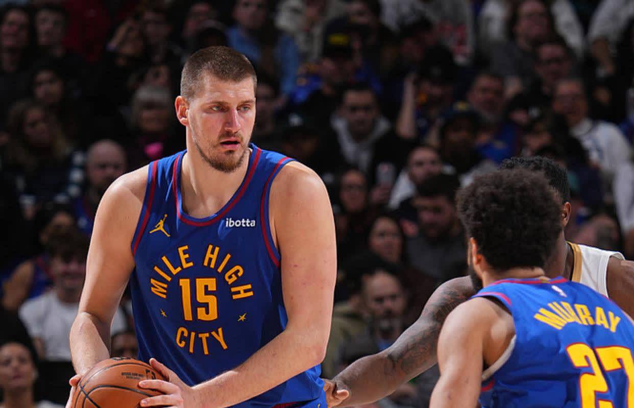 西蒙斯狂砍约基奇分，官方宣布新规迎来新赛季高光！的简单介绍